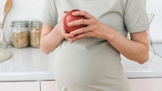 ¿Qué alimentos evitar durante el embarazo?
