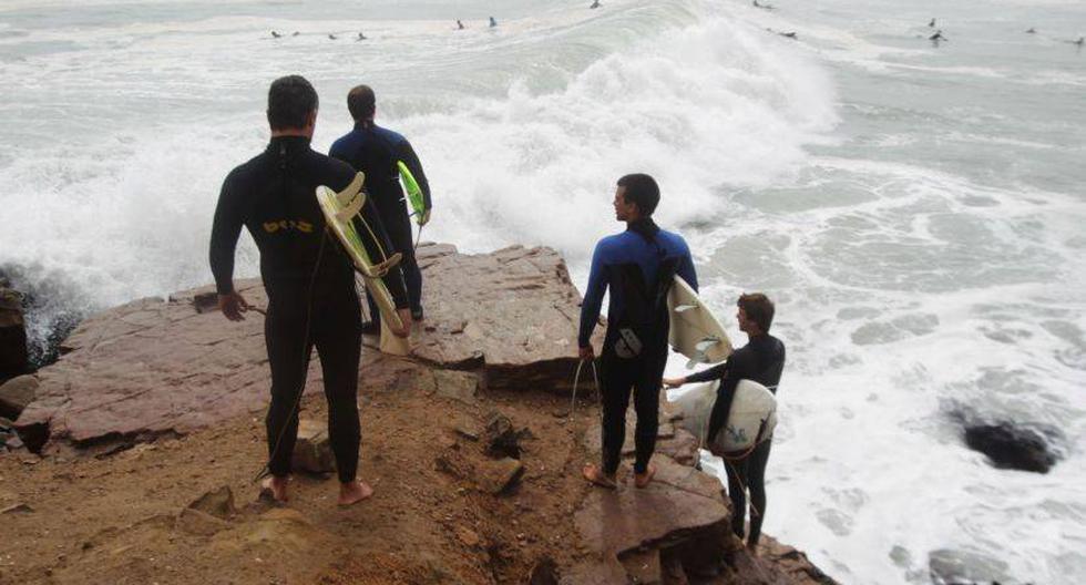 Se recomienda tomar precauciones a las personas que realicen actividades en el mar. (Foto: Andina)