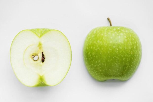 Es la segunda fruta mas consumida en el mundo con más de 19 libras de manzanas enteras per cápita al año. (Foto:Freepik)