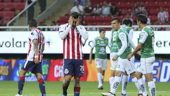 Chivas de Guadalajara sufrió una dolorosa derrota en casa ante Club León en el cierre de la Liga MX. Mauro Boselli y Luis Arturo Montes marcaron los goles. (Foto: EFE)