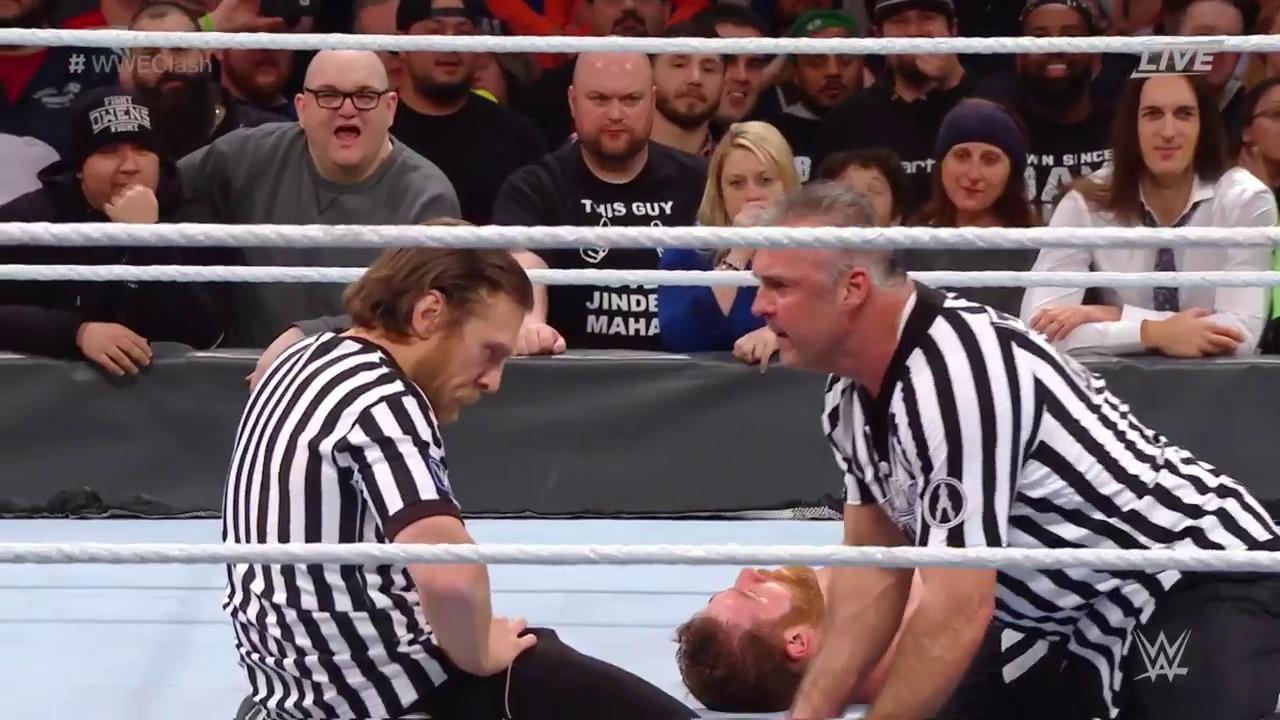Kevin Owens y Sami Zayn vencieron pese a intromisión de Shane McMahon. (Foto: EFE)