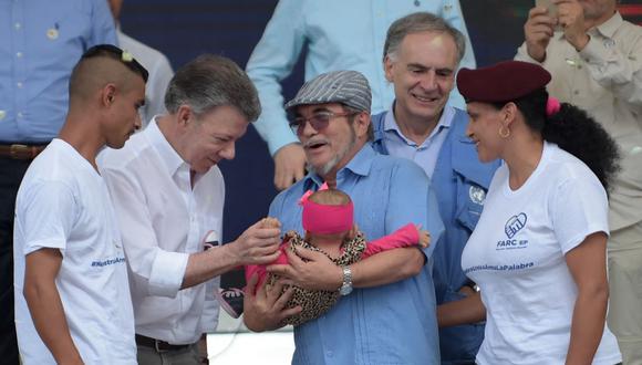 Un 27 de junio del 2017, el presidente de Colombia, Juan Manuel Santos, da por cerrado el conflicto de más de medio siglo con las FARC. (RAUL ARBOLEDA / AFP).
