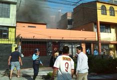 Hinchas de Universitario desataron incendio al lanzar bombarda en hogar