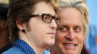 Hijo de Michael Douglas deja prisión y publicaría sus memorias