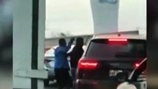 Surco: graban a sujetos intentando robar  a conductores en el trébol de Javier Prado