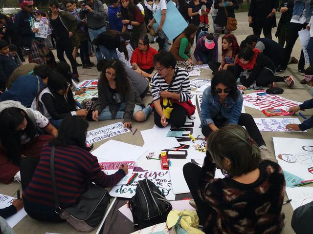 #NiUnaMenos: así se preparan para movilizarse por las calles de Lima. (Foto: Yasmín Rosas)
