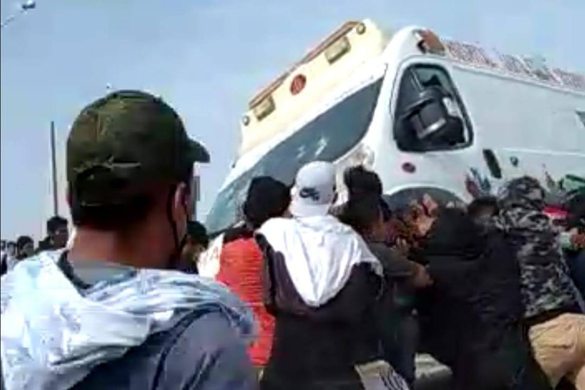 Ica: un grupo de manifestantes atacan y queman una ambulancia en la Panamericana Sur | VIDEO | nnpp | PERU | EL COMERCIO PERÚ