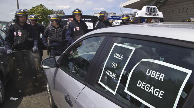Taxistas colapsan ciudades francesas en protesta contra UberPOP - 10