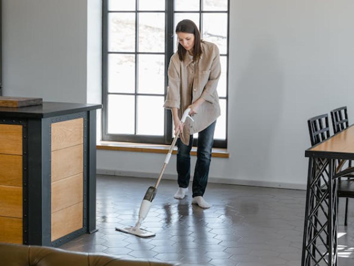 La función de los trapeadores en la limpieza de pisos