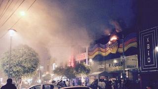 Lince: Av. Arequipa fue bloqueada por incendio en tragamonedas