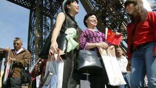 China pide a sus ciudadanos evitar "comportamientos no civilizados" cuando  viajan 