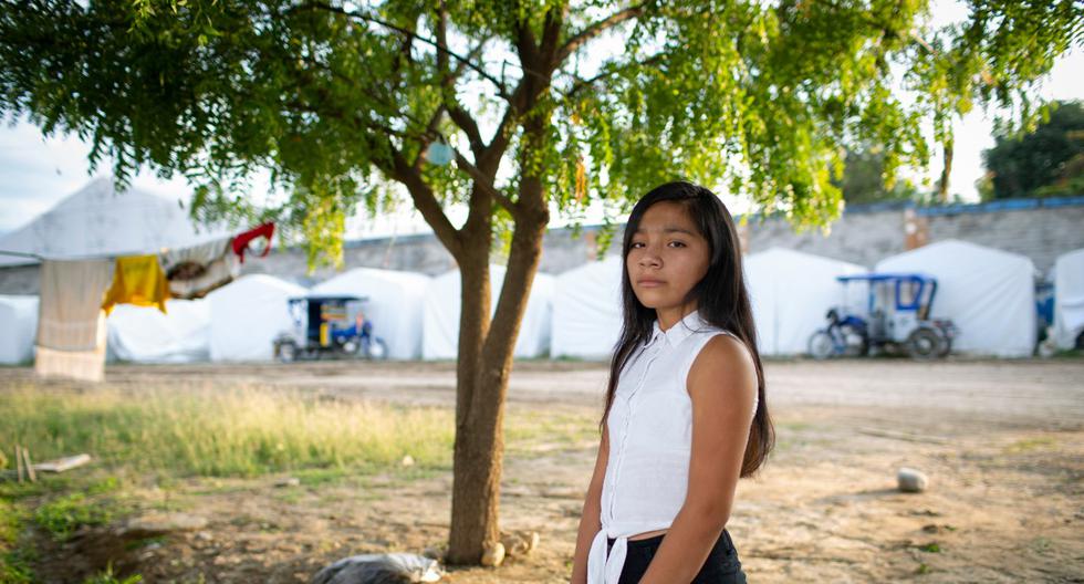 Jimena M (13) vio como su casa se derrumbó luego del terremoto de noviembre del 2021. Un mes después, las carpas donde la reubicaron a ella y su familia fueron arrasadas por un río. Hoy vive en otro lugar, a la espera de una reubicación definitiva. (Foto: Richard Hirano).