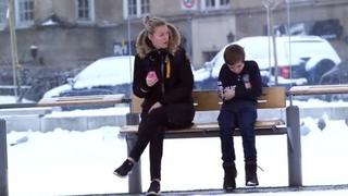 ¿Qué harías si ves a un niño congelándose? [VIDEO]