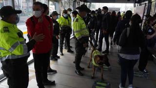 Colombia: hombre apuñaló a pasajeros del TransMilenio porque no le dieron dinero
