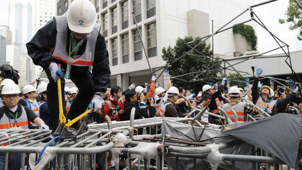 Hong Kong: Manifestantes levantan campamentos de protesta - 2