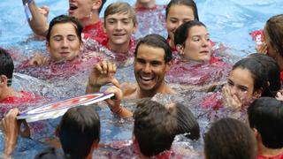 ¿Por qué Nadal celebró en Barcelona lanzándose a la piscina?