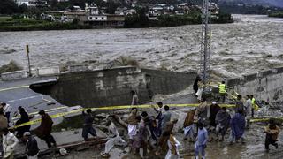 Gran operación de rescate en Pakistán por inundaciones que causaron más de un millar de muertos