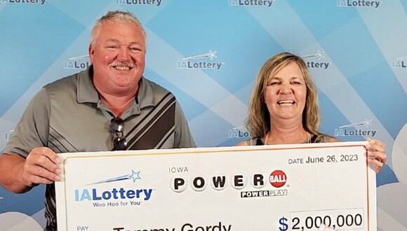 VIRAL: Familia de Iowa, Estados Unidos, gana la lotería años después de haber perdido su casa por un tornado. (Foto: @ialottery / TikTok)