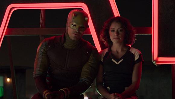 Daredevil (Charlie Cox) junto a Jennifer Walters (Tatiana Maslany) en el octavo episodio de "She-Hulk", Defensora de héroes".