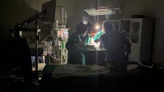 Hospital Dos de Mayo: Médicos operan con linterna por falla de equipo electrógeno