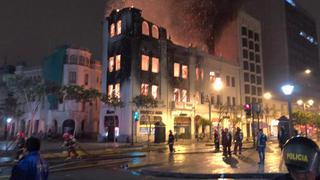 Plaza San Martín: incendio consumió edificio de más de 100 años de antigüedad