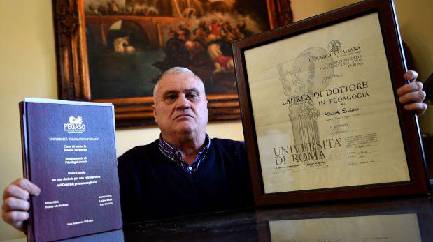 Él es el hombre con más títulos profesionales en el mundo