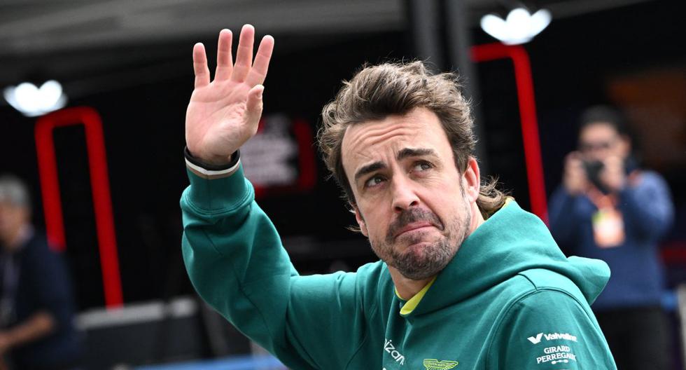 Fernando Alonso se quedará en Aston Martin hasta el 2026, año en el que cambiarán las reglas en la Fórmula Uno. (Foto: AFP)
