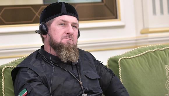El líder de Chechenia, Ramzan Kadyrov, asiste a una ceremonia de firma luego de una reunión del presidente ruso Vladimir Putin con el rey Salman de Arabia Saudita en Riyadh, Arabia Saudita, el 14 de octubre de 2019. (Foto de Alexey NIKOLSKY / SPUTNIK / AFP)