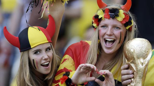 Bélgica vs. Rusia: belleza y disfraces en Mundial Brasil 2014 - 1