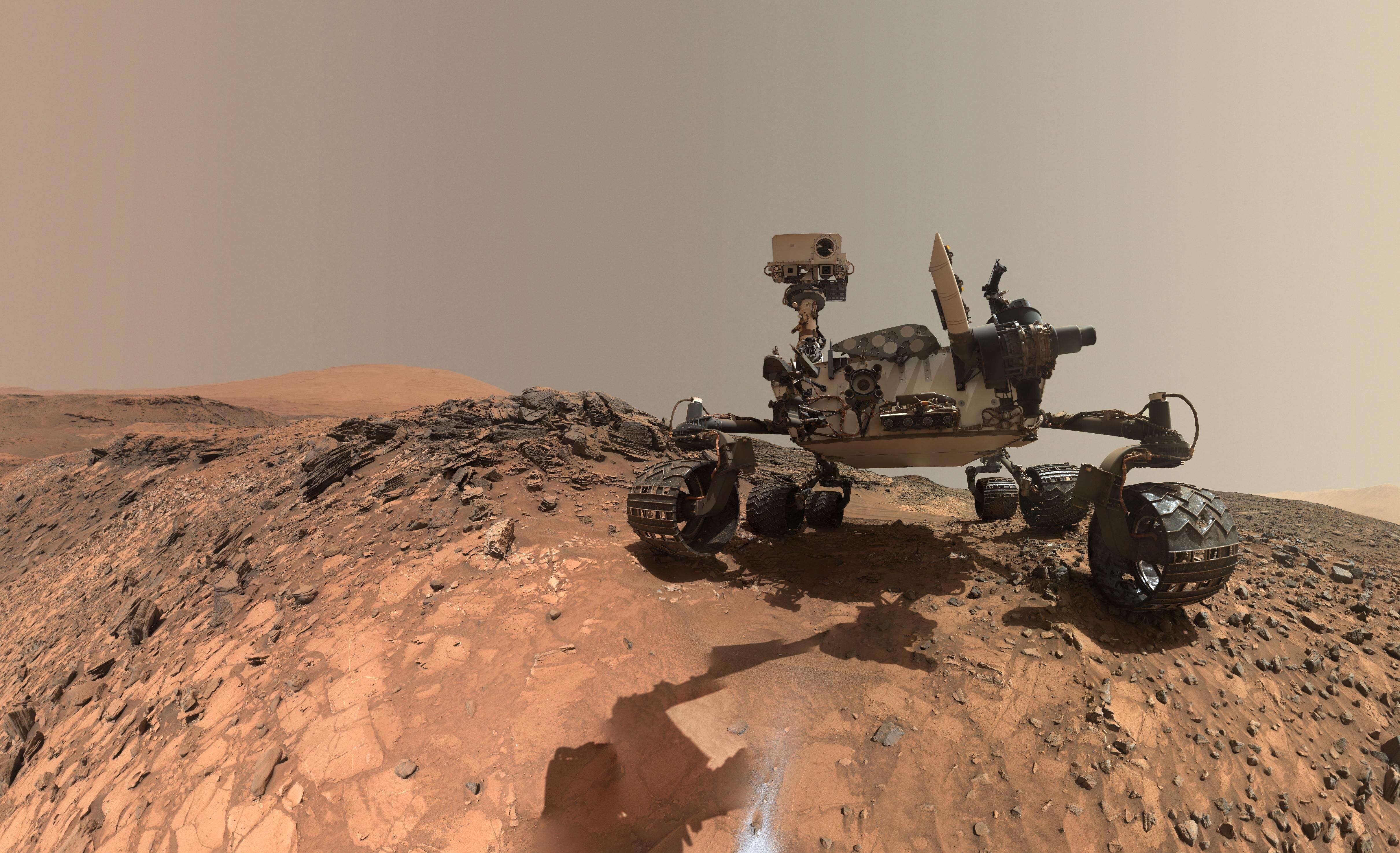 Este es el rover Curiosity que se encuentra en Marte.