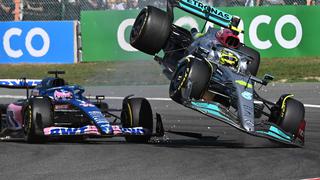 Alonso tras su choque con Hamilton en el GP de Bélgica: “Solo sabe cómo conducir cuando sale primero”