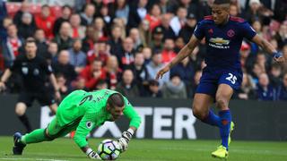 Víctor Valdés protagonizó vergonzoso blooper en Premier League