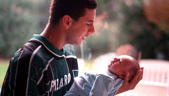 En 1999 vio nacer a su primer hijo mientras pertenec&iacute;a al Werder Bremen. (Foto: AP/Reuters)