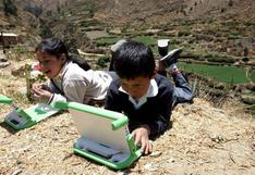 Computadoras y huertos revolucionan escuelas rurales del Perú andino