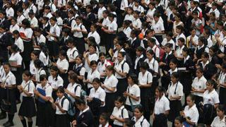 Unos 300 alcaldes escolares de Lima juramentaron a sus cargos