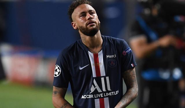 El desconsuelo de Neymar tras perder la final de la Champions League con el PSG | Foto: EFE
