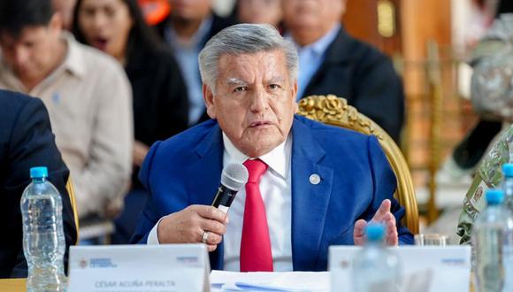 César Acuña pide a la congresista Magaly Ruiz tramitar licencia tras denuncia constitucional presentada por la Fiscalía de la Nación en su contra por el caso del recorte de sueldos a sus trabajadores.