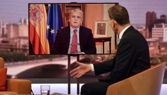 El ministro de Exteriores español, Alfonso Dastis, le dijo a la BBC que su gobierno solo está siguiendo la Constitución.