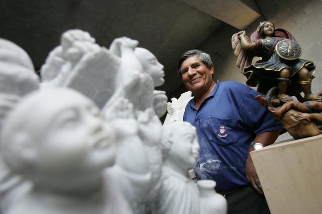 Julio Gálvez, maestro artesano ayacuchano ha dominado la escultura en la piedra de Huamanga. Para ello ha rescatado técnicas coloniales (Foto: Dante Piaggio /El Comercio).
