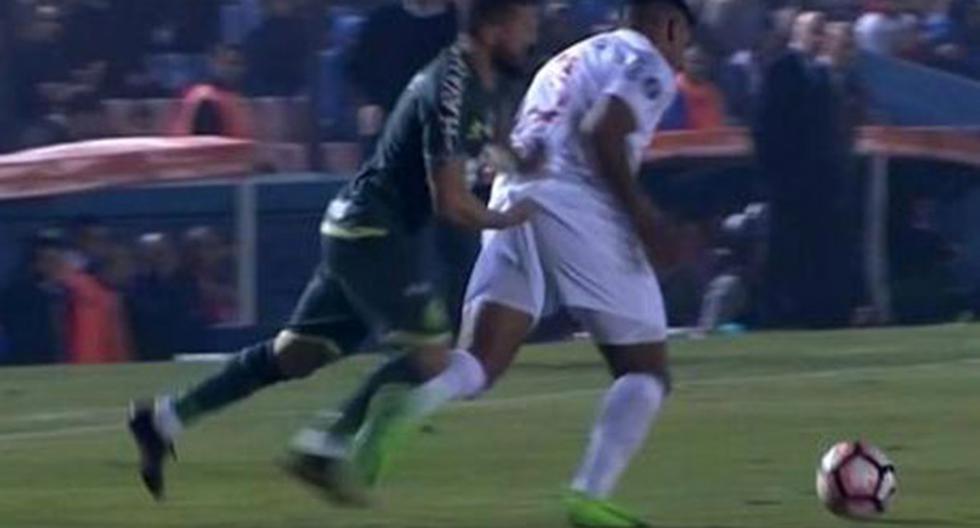 Durante el partido Chapecoense vs Nacional por Copa Libertadores se dio esta acción. (Foto: captura)