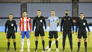 Conmebol suspendió a los árbitros del Uruguay vs. Paraguay tras grosero error en gol anulado