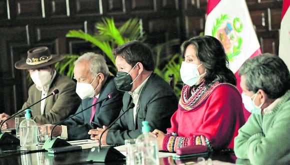 Bellido estuvo acompañado por cuatro ministros en la conferencia de prensa en la que se refirió a la cuestión de confianza. (Foto: Andina)