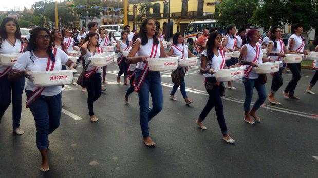 Cercado de Lima: activistas realizan marcha por la democracia - 1