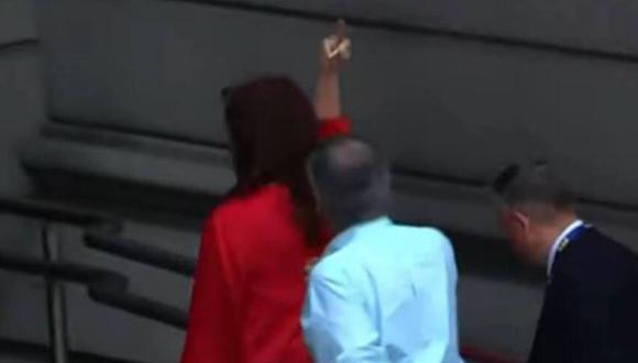 El grosero gesto de Cristina Kirchner al llegar al Congreso para la asunción de Javier Milei como presidente de Argentina. (Captura de video, TN).