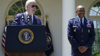 Biden presenta a futuro jefe de Estado Mayor de EE.UU. como “un guerrero” antirracista