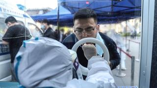 China registra 98 nuevos casos de coronavirus, 55 de ellos por contagio local 