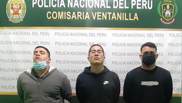 Estos son los tres detenidos de la banda 'Los Fantasmas de Ventanilla' que cayeron tras chocar su auto en el que fugaban contra un patrullero. (Foto: PNP)