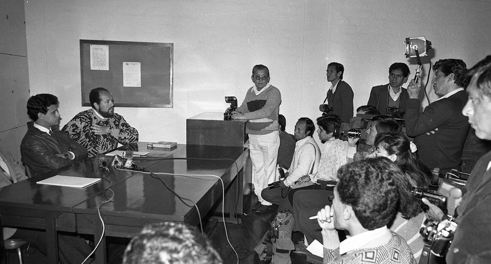 Conferencia de prensa de la tripulación de la avioneta secuestrada en 1990. Foto: GEC Archivo Histórico