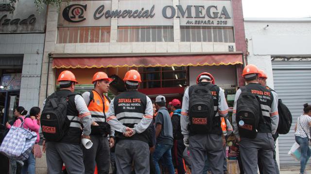 Personal municipal vigila los locales para evitar que sean reabiertos (Foto: Johnny Aurazo)