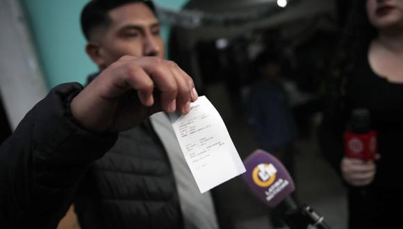 Más de 25 personas acudieron a la comisaría de Petit Thouars para denunciar que fueron estafados con la venta de entradas falsas para el concierto de Bad Bunny. (Renzo Salazar/@photo.gec)